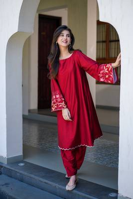 Red bell sleeves embroidered co-ord set 3