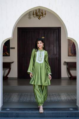 Mehendi green kurta embroidery co-ord set 1