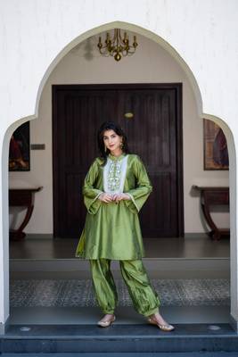 Mehendi green kurta embroidery co-ord set 2