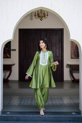 Mehendi green kurta embroidery co-ord set 4