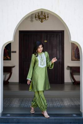 Mehendi green kurta embroidery co-ord set 5
