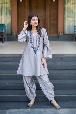 Grey kurta embroidery co-ord set 1