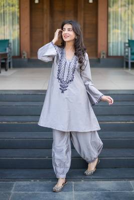 Grey kurta embroidery co-ord set 4