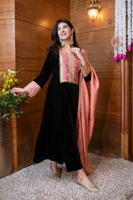 Velvet black heavy neck work kurta set 4