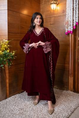 Velvet maroon bell sleeves kurta set 1
