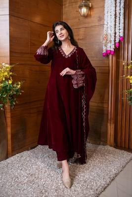 Velvet maroon bell sleeves kurta set 2