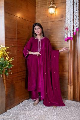 Velvet magenta pink embroidered kurta set 1