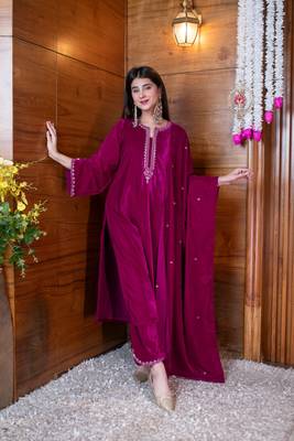 Velvet magenta pink embroidered kurta set 2