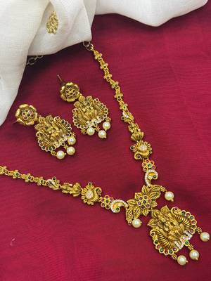Antique gold south indian short necklace set 1