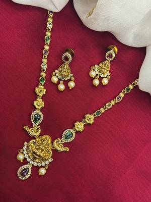 Antique gold south indian short necklace set 1