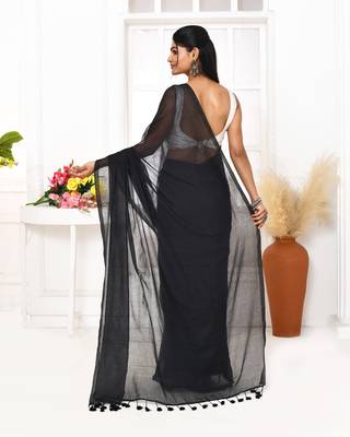 Black mulmul cotton saree with tassels 2