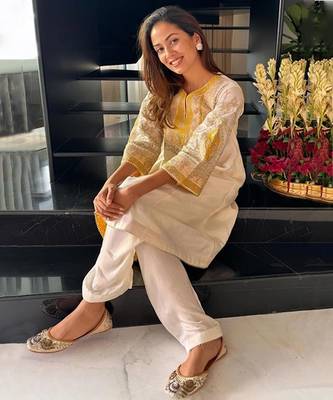 Mohsina daisy ivory kurta set 1