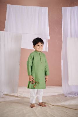 Green embroidered fish patch kurta 2
