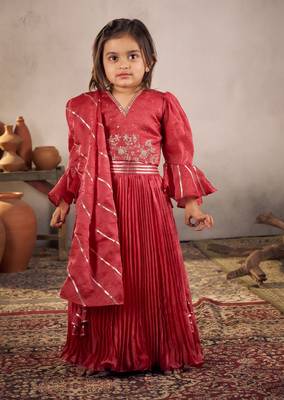 Green embroidered fish patch kurta 5