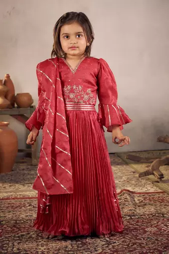 Green embroidered fish patch kurta