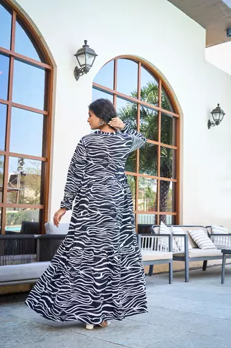 Black Crepe Stitched Abaya without hijab