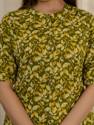  cotton printed a-line mandarin collar kurta 2