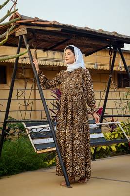 Crepe Self Design Full Sleeve Leopard printed Abaya 3