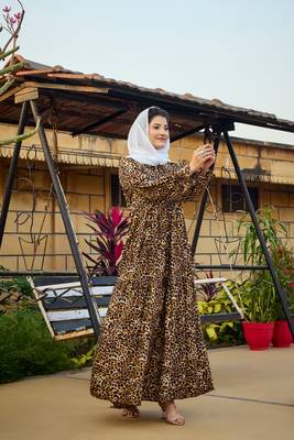 Crepe Self Design Full Sleeve Leopard printed Abaya 4