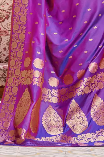 Purple Elegant Woven Silk Blend  Saree with Blouse For Women