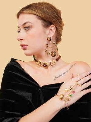Surkh drop earrings 1