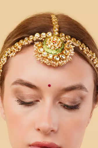 Sunehri matha patti