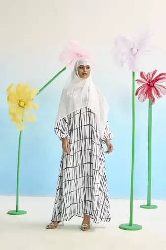 White Nida Stitched Burqas without Dupatta