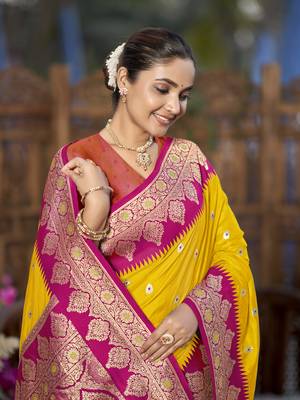 banarasi woven yellow and pink saree with heavy jacquard work 3