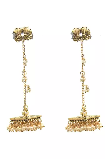 Featuring vintage-inspired design, beautifully detailed circular motif at the top