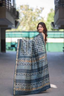 beige ajrakh maheshwari silk blend saree 4