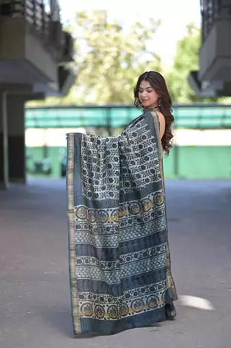 beige ajrakh maheshwari silk blend saree