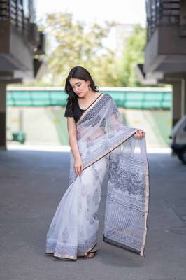 white kota doria saree 3
