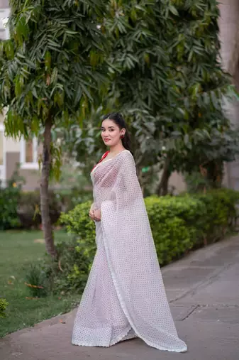 white kota doria saree