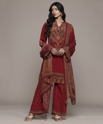 Red adrika kurta set by ritu kumar 1