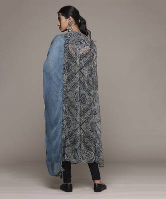 Black avanti kurta set by ritu kumar 3