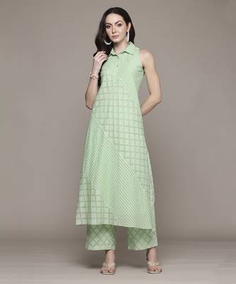 Green essential-ananta kurta set by ritu kumar 1