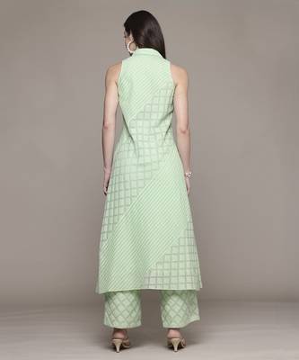 Green essential-ananta kurta set by ritu kumar 4