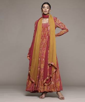 Orange kurta set by ritu kumar 1