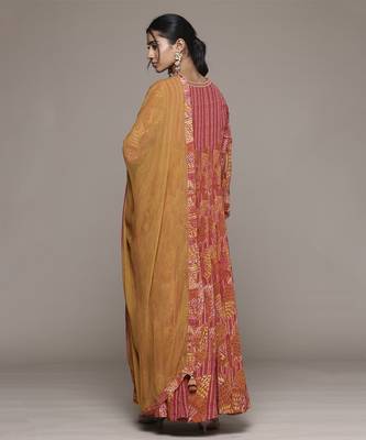 Orange kurta set by ritu kumar 4