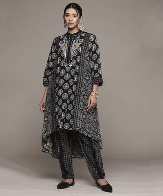 Black saatchi kurta set by ritu kumar 1