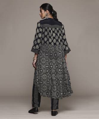 Black saatchi kurta set by ritu kumar 3