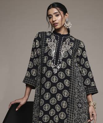 Black saatchi kurta set by ritu kumar 5