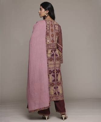 Prune sona kurta set by ritu kumar 2
