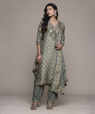 Green Kurta Set by ritu kumar 1