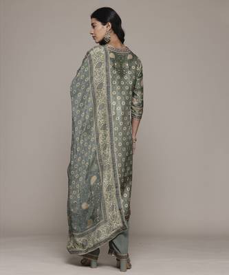 Green Kurta Set by ritu kumar 5