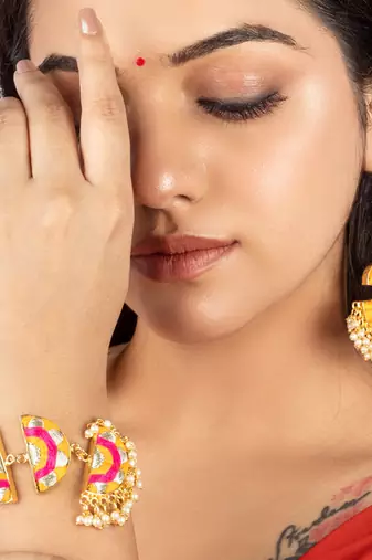 Golden glow bracelet