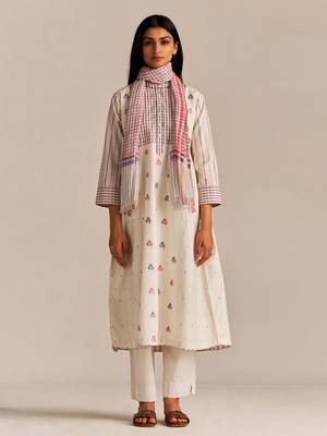 Off-white cotton embroidered kurta set 1