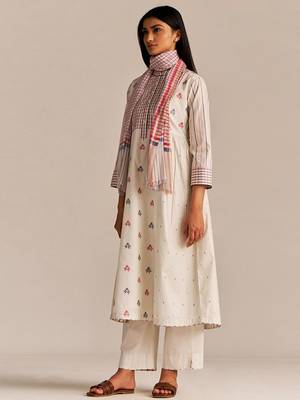 Off-white cotton embroidered kurta set 2