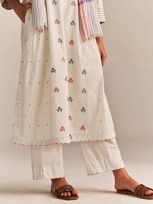 Off-white cotton embroidered kurta set 4