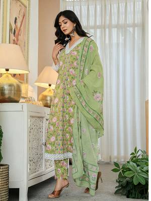 pure cotton green anarkali kurta dupatta set with lacework 2
